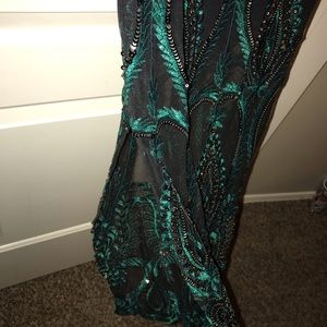 Fashion Nova Emerald Green / Black dress w slit